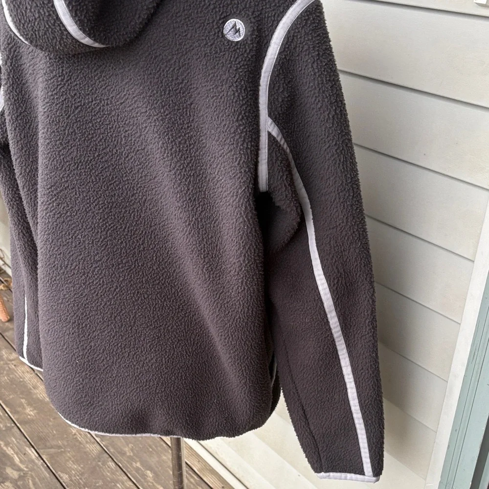 Marmot Charcoal Fleece Pullover. Large. Great condition.